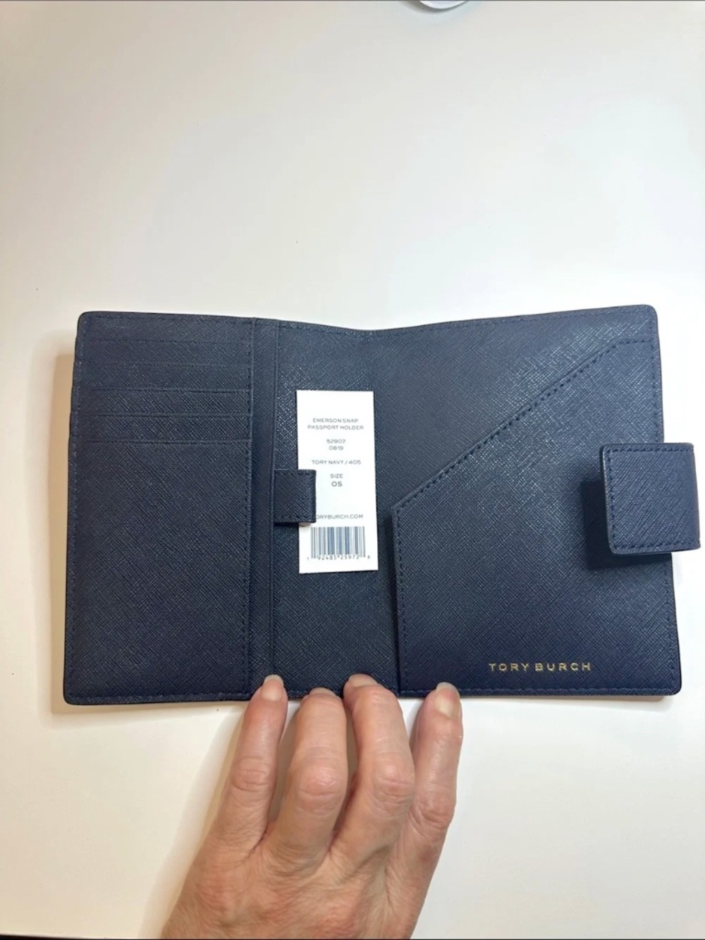 NEW***  Tory Burch Emerson Snap Passport Holder - Picture 2 of 5